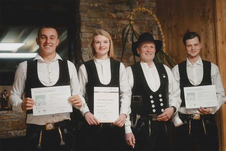 Im Bild: (von links) Moritz Habermehl, Johanna Svoboda, Christian Prosch (Geschäftsführer), Vinzenz Falkner